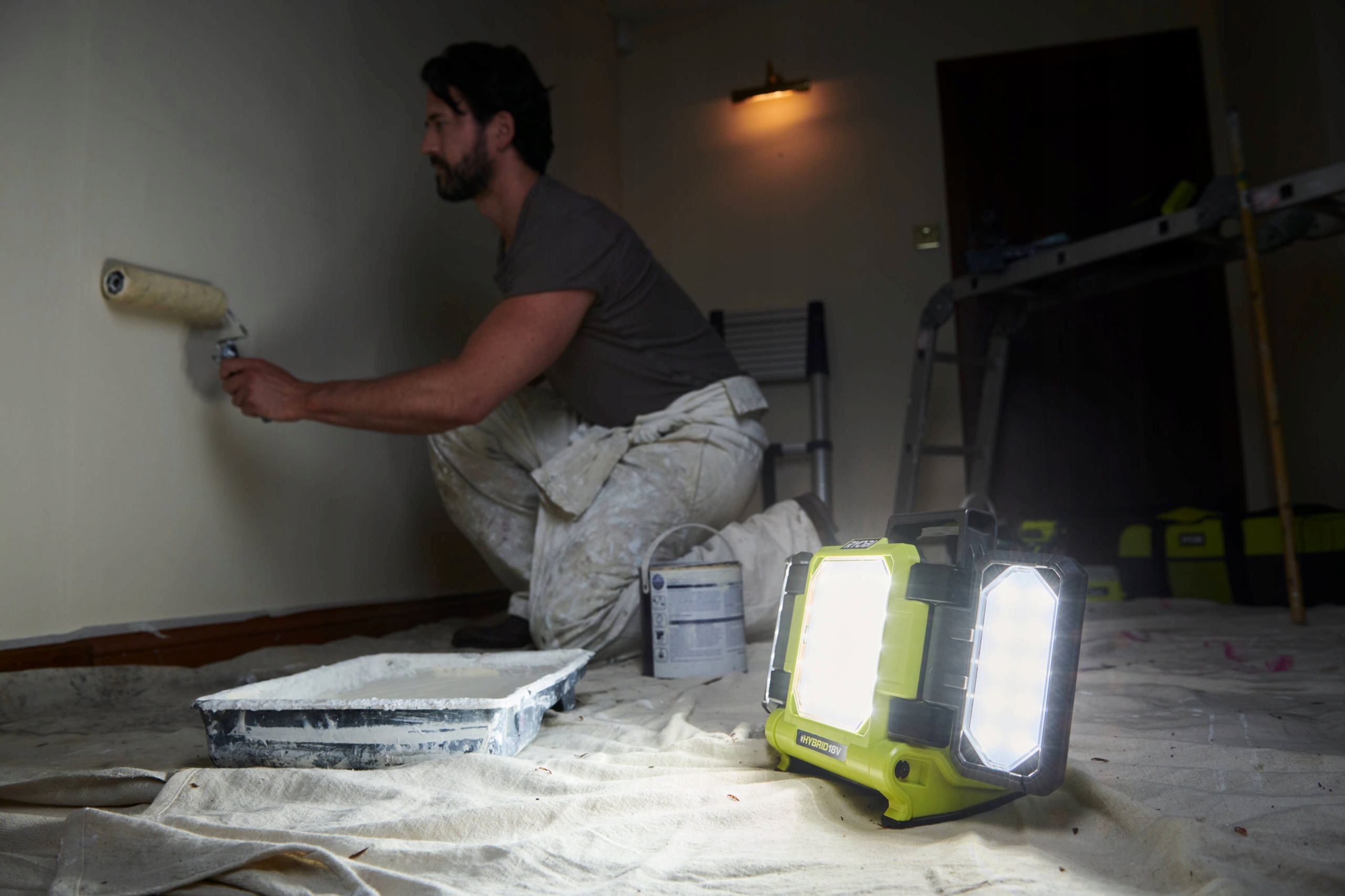 LAMPA HALOGEN LED hybrydowy RYOBI RLPH18 3000L 4Ah