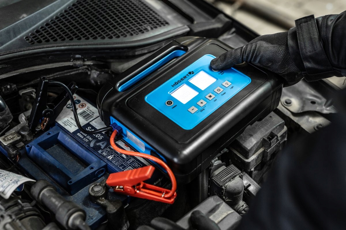 HOEGERT STARTER URZĄDZENIE ROZRUCHOWE 400A KOMPRESOR POWERBANK HT8G624