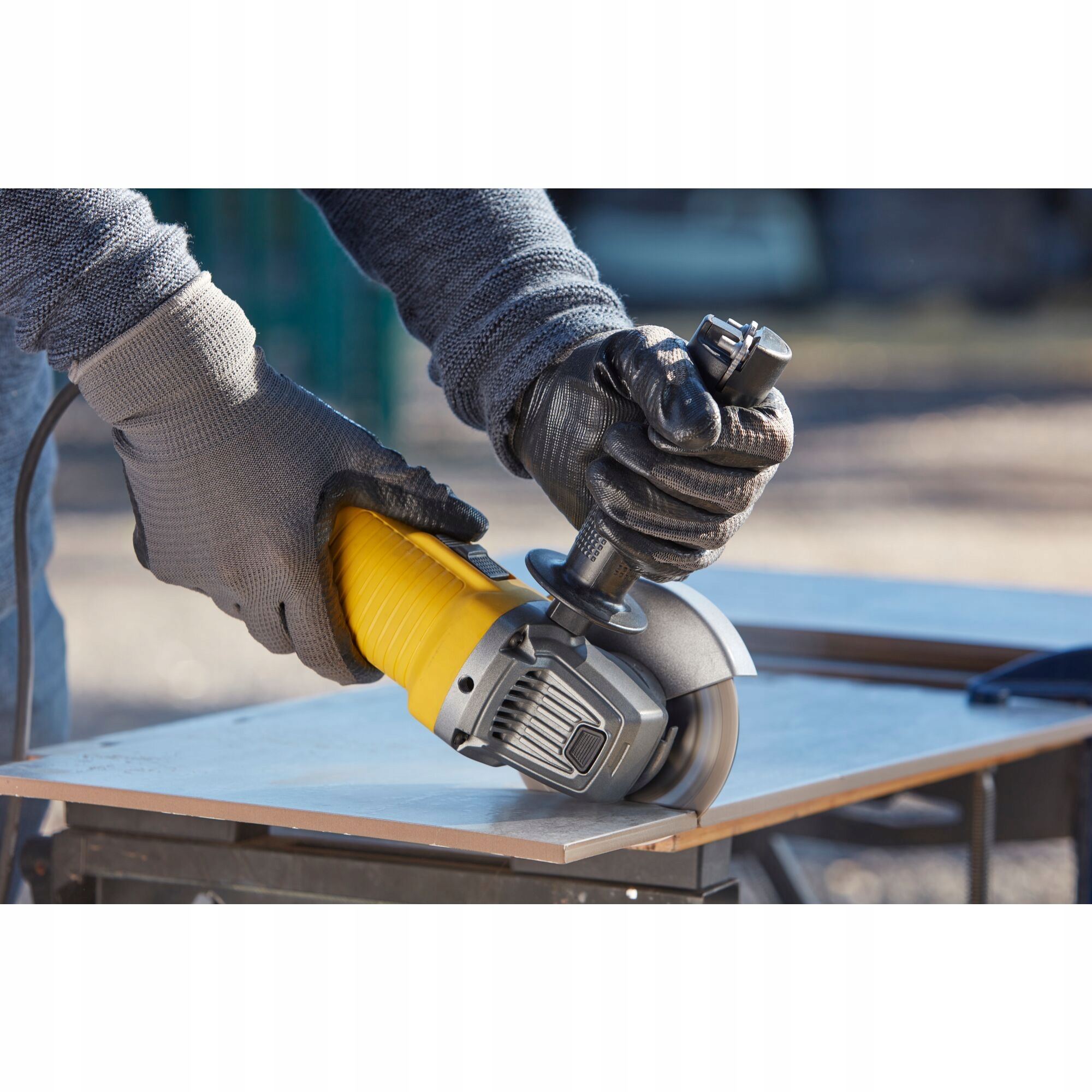 STANLEY FATMAX SZLIFIERKA KĄTOWA ELEKTRYCZNA POLERKA 125MM 850W FMEG220-QS