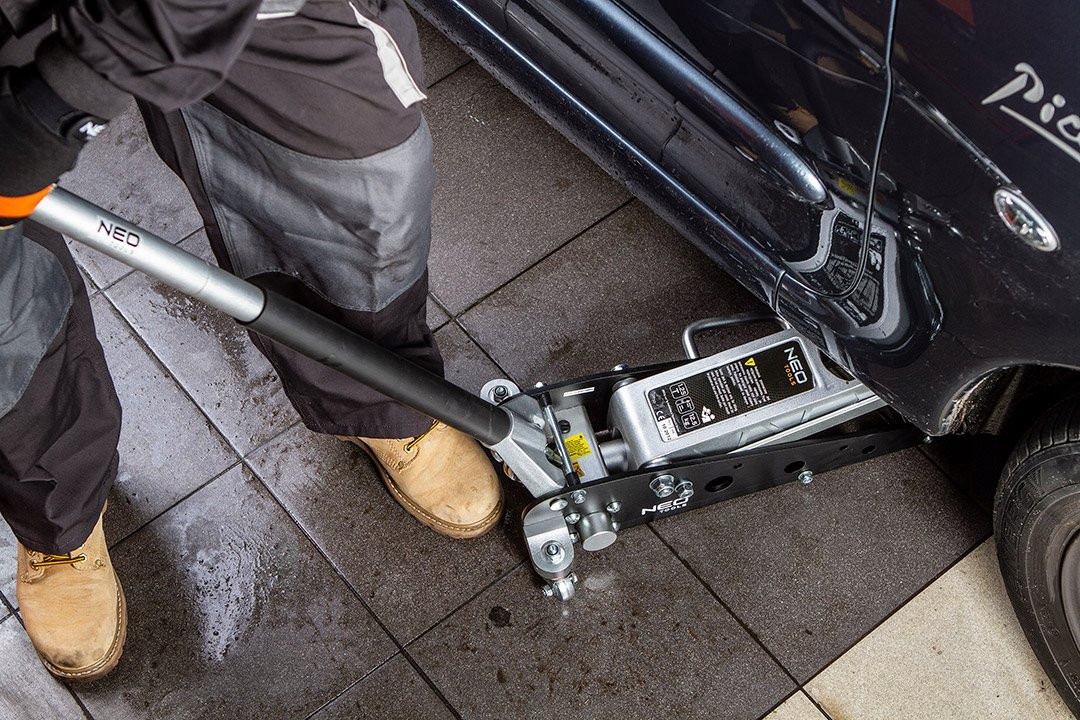 NEO PODNOŚNIK HYDRAULICZNY ALUMINIOWY ŻABA NISKOPROFILOWY 1.5T 11-730