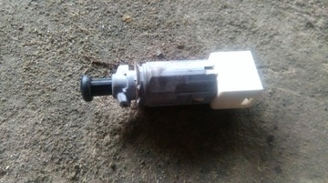 Mitsubishi colt 04-08 датчик педаль тормоза фото №1