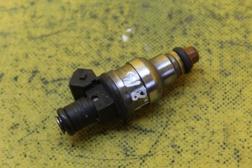 Форсунка інжектор a4 b5 1.8 b 058133551a фото №1