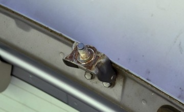 Kia picanto петля кришки лівий зад фото №1