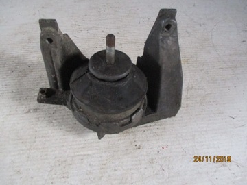 580/9 подушка двигателя правая 2.6 audi 100 c4 a6 фото №1