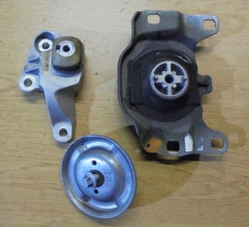 Kuga mk2 лапи крепление wapornik коробки 2.0 tdci фото №1