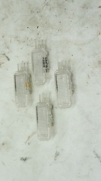 Audi a6c5 лампа освітлення обшивка біла фото №1