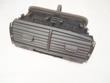 Audi q7 решітка повітропровід 4l0820951 оригінал фото №1