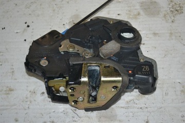 Замок двері переднє перед праві toyota avensis t22 фото №1