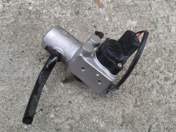 Насос ebs систем toyota prius ii 1.5 b 4727047010 фото №1