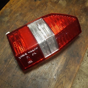 Mitsubishi space wagon 02 лампа права задня фото №1