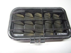 Решітка wentylac багажника audi a8 s8 d3 4e0819181a фото №1