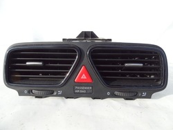 Решітка повітропровід середня 1q0819819 vw scirocco 3 iii 137 eos фото №1