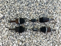 Mitsubishi colt z30 піввісь ліва перед 1.3b фото №1