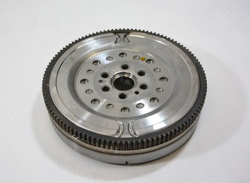 Колесо маховики astra j, zafira c, cascada 55570198 фото №1