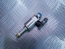 Форсунка инжектор топлива 04e133036a vw beetle 5c 1.4 tsi фото №1