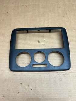 Рамка радіо skoda octavia i 1u0858071 фото №1