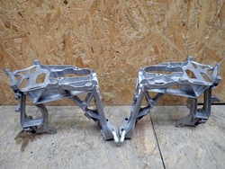 Pas переднє кріплення праві ліві mercedes c клас 205 2014- фото №1