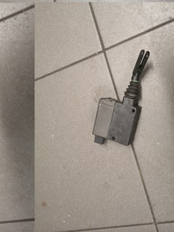 Амортизатор замка крышки багажника audi a8 d2 фото №1