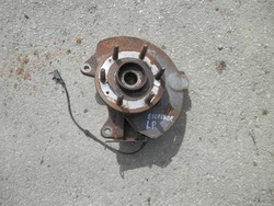 Cadillac escalade iii ступица поворотный кулак левый перед фото №1