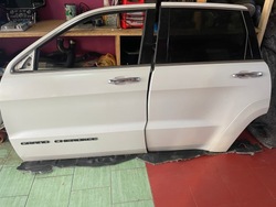 Двері комплектні лівий перед ліві передні jeep grand cherokee wk2 рестайлінг фото №1