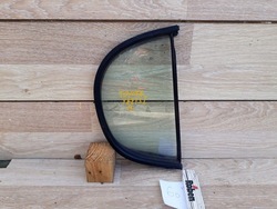 Скло бокова двері праві зад малий трикутник toyota yaris i фото №1