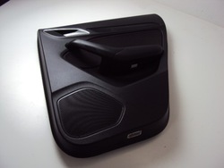 Оббивка двері праві зад audi q3 фото №1