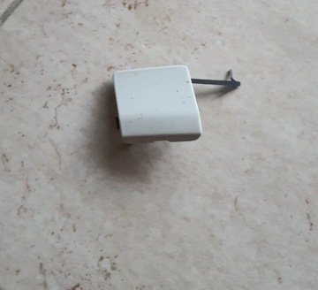 Clio iv заглушка фаркоп бампера перед 511800853r фото №1