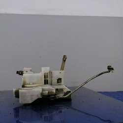 Toyota avensis i t22 замок дверь левый перед 5pin фото №1