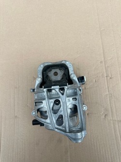 ! sq7 4m q7 q8 подушка двигателя 4,0 правая 4m0199256ak ! фото №1