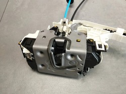 Mercedes-benz cls c218 замок лівий зад a0997300135 фото №1