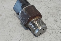 Датчик тиску пального toyota avensis _t25_ 8945860010 2.0l дизель фото №1