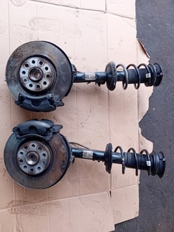 Поворотна опора права ліва амортизатор vw passat b8 5q0407258c 3q0413031bn фото №1