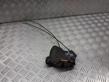 Замок двері правий перед toyota avensis t25 2pin фото №1