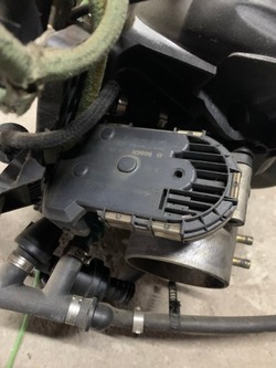 Дросельна заслінка 078133062b a4 b5 2.4 v6 arj фото №1