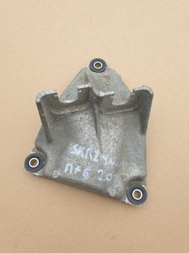 Лапи кронштейн трос коробки коробки передач mazda 6 2.0b оригинальный номер фото №1