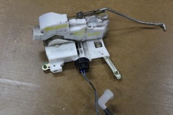 Toyota avensis i t22 замок дверь правые перед европа фото №1