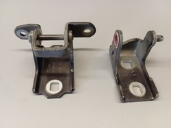 Петля двері праві opel insignia a z41c a046574 фото №1