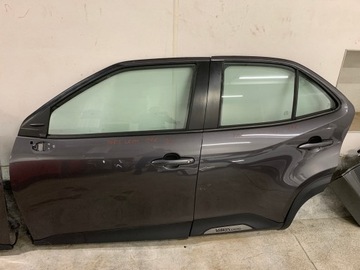 Toyota yaris cross 21r. двері лівий зад ліві задні фото №1