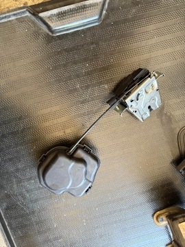 Замок доводчик кришки mercedes eqe v295 a0997504000 фото №1