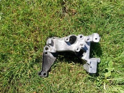 Peugeot citroen кронштейн компресора 9808696680 фото №1