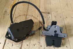 Lr evoque i l538 замок доводчик крышки багажника зад фото №1