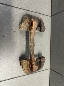 Скоба зажим левый перед audi q5 8r 320mm фото №1