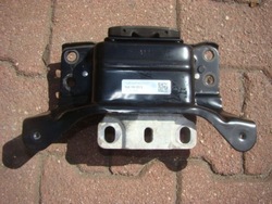 Подушка коробки коробки передач vw golf vii 5q0199555s фото №1