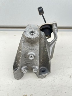 Лапи двигателя vw audi a4 a6 c8 3.0 tdi 4m0199307af фото №1