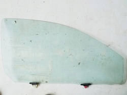 Скло передня права toyota yaris i 3d jtd фото №1