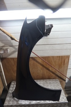 Крило праві перед audi a4 b8 sedan 07-11 пошкоджений фото №1