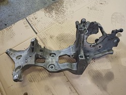 Лапи кронштейн крепление генератора vw audi skoda 2.0 tdi i 05l903143b фото №1