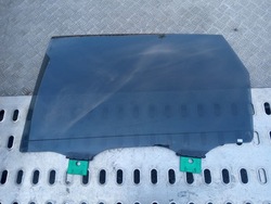 Скло двері лівий зад audi q7 4m0845025b фото №1