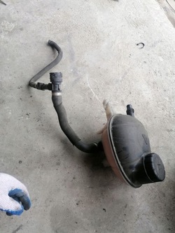 Mercedes w213 бак розширювальний рідини 2.0 cdi фото №1