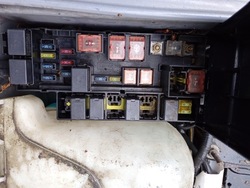 Subaru forester sf 97-02 коробка предохранителей 2.0 turbo фото №1